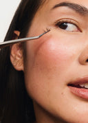 Elite Lash Applicator, båret på øyet