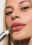 Lip Dew Butter Balm - Clear, på leppene
